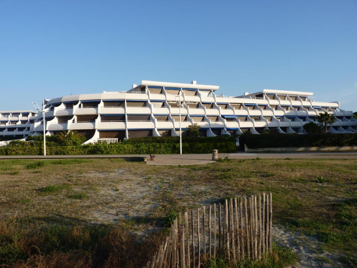 Sol-Y-Days Flamant: Beachfront Garden Apartment with Terrace Le Grau-du-Roi Exterior photo